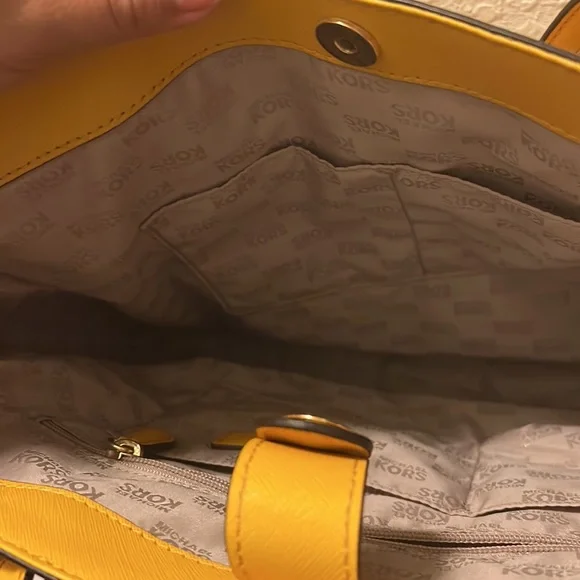 Michael Kors bag - Picture 3 of 3